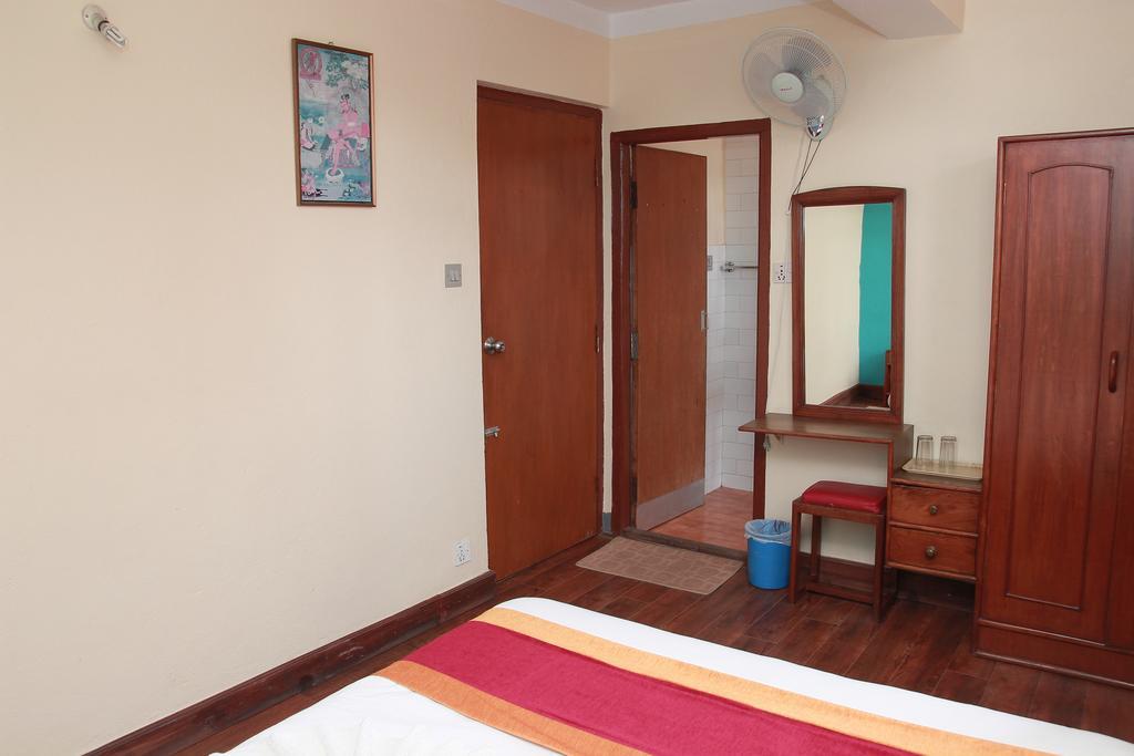 Shree Tibet Family Guest House Катманду Экстерьер фото
