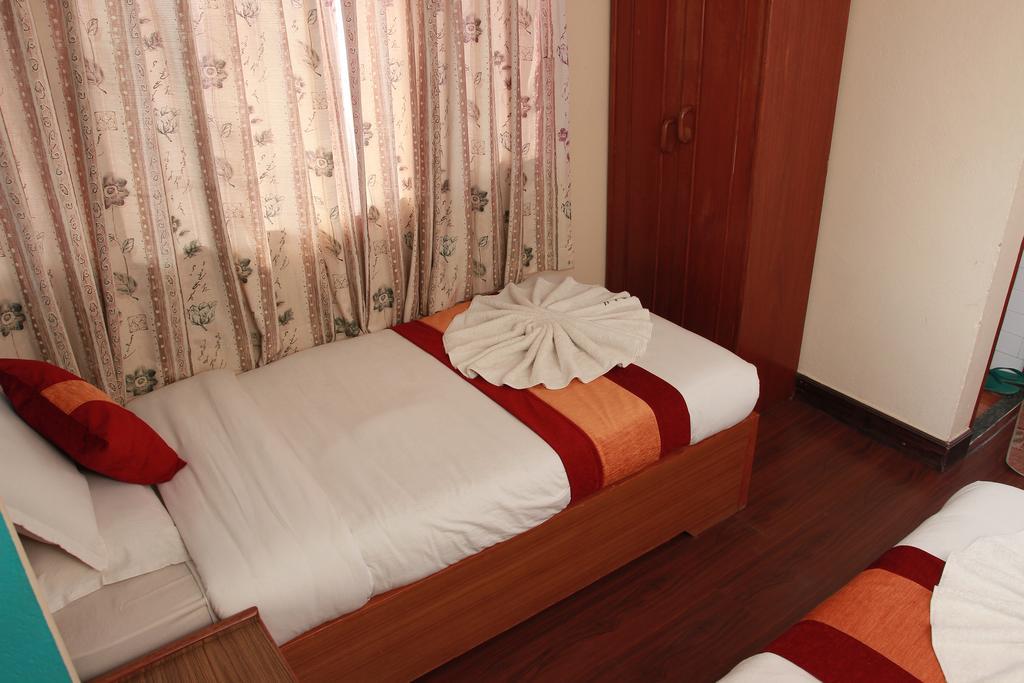 Shree Tibet Family Guest House Катманду Экстерьер фото