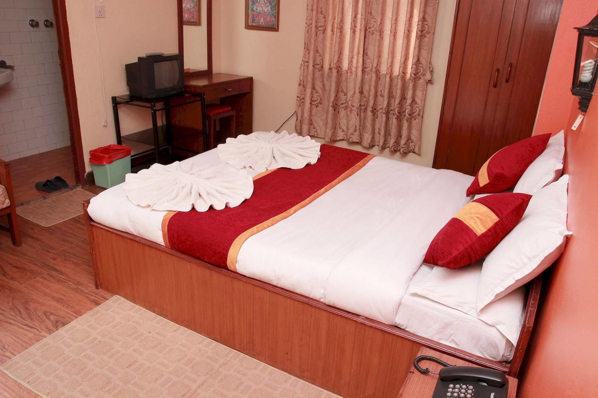 Shree Tibet Family Guest House Катманду Экстерьер фото