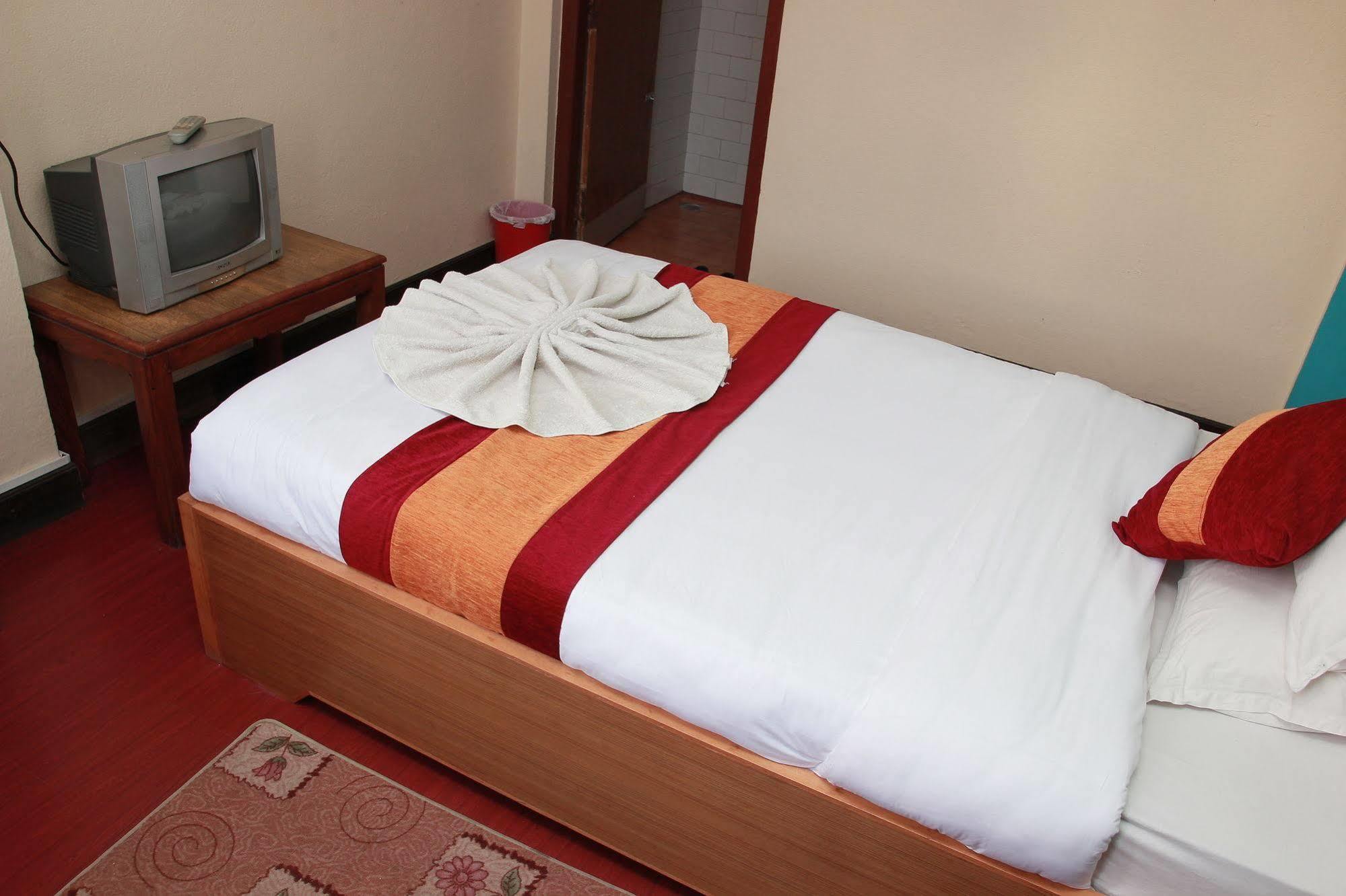 Shree Tibet Family Guest House Катманду Экстерьер фото