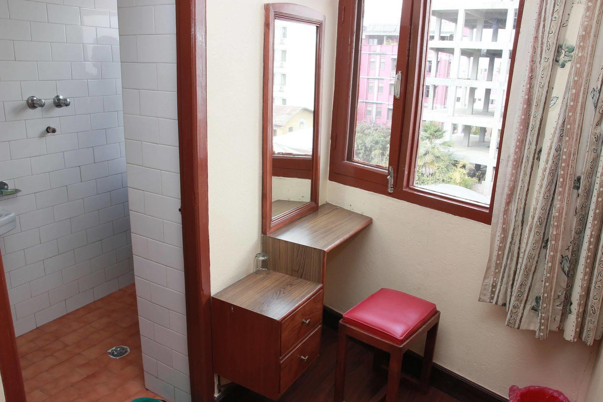 Shree Tibet Family Guest House Катманду Экстерьер фото