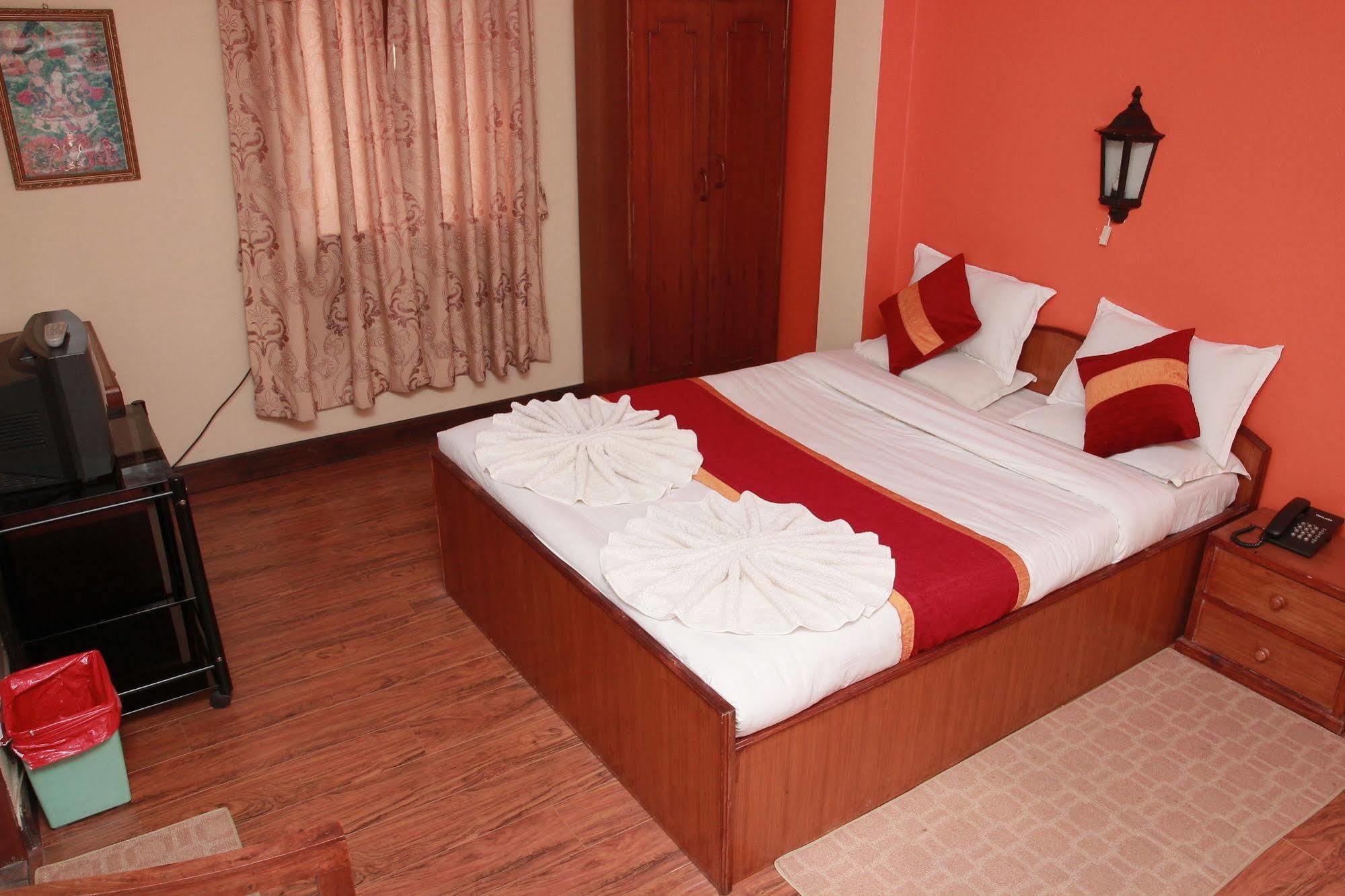 Shree Tibet Family Guest House Катманду Экстерьер фото