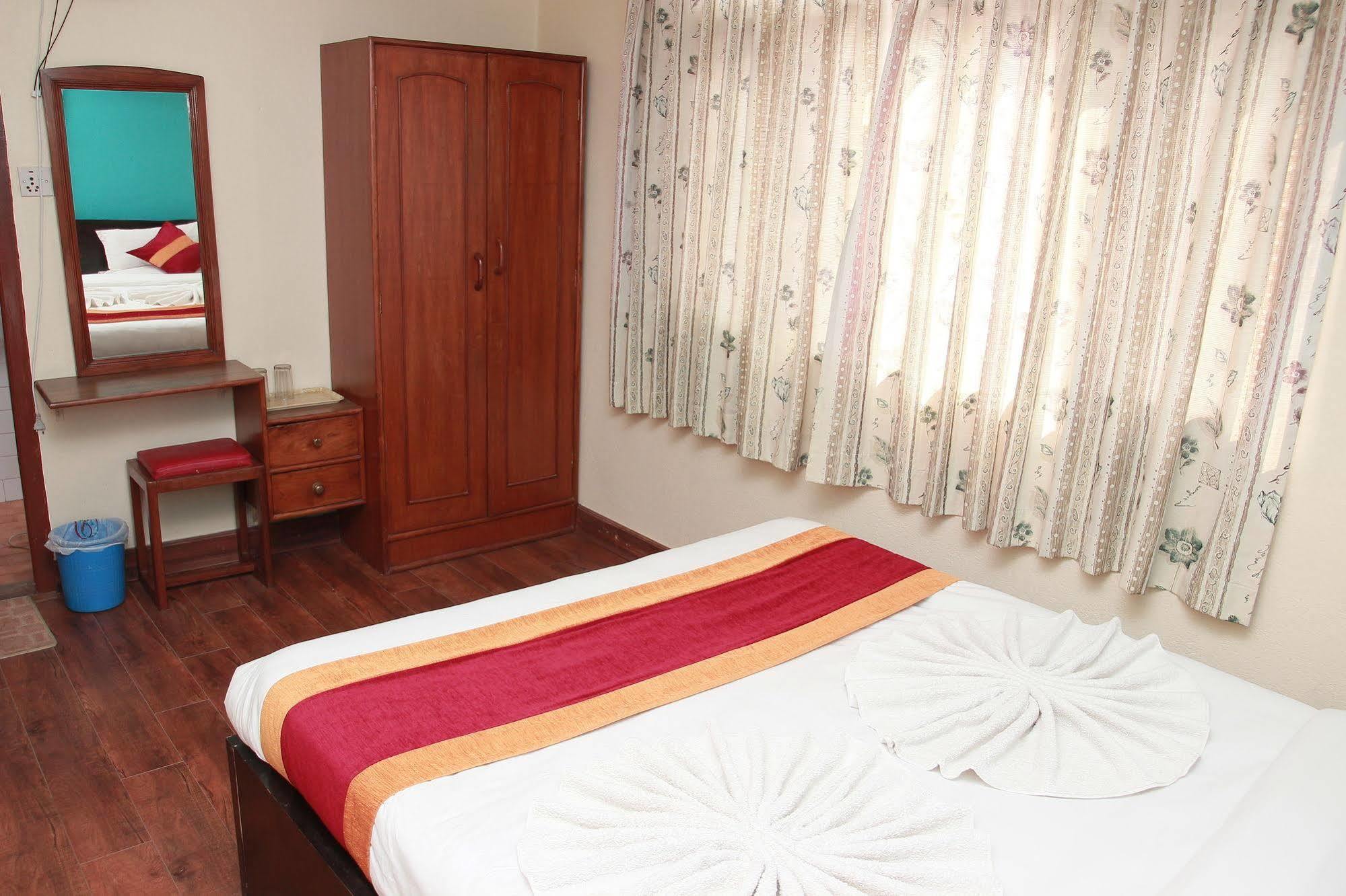 Shree Tibet Family Guest House Катманду Экстерьер фото