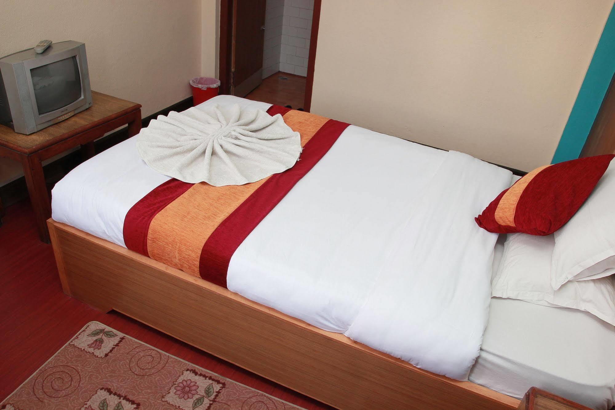 Shree Tibet Family Guest House Катманду Экстерьер фото